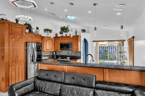 House in Miami, Florida 3 bedrooms, 159.61 sq.m. № 2030339 - photo 25