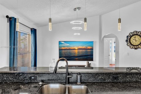 House in Miami, Florida 3 bedrooms, 159.61 sq.m. № 2030339 - photo 28