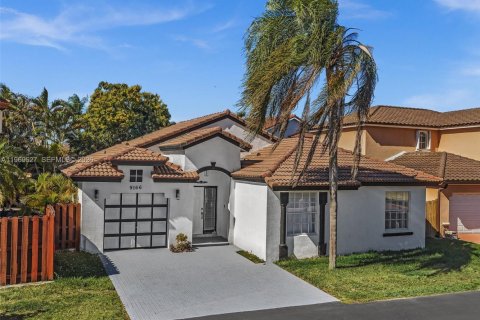 House in Miami, Florida 3 bedrooms, 159.61 sq.m. № 2030339 - photo 9