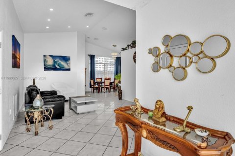 House in Miami, Florida 3 bedrooms, 159.61 sq.m. № 2030339 - photo 10