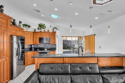 House in Miami, Florida 3 bedrooms, 159.61 sq.m. № 2030339 - photo 26