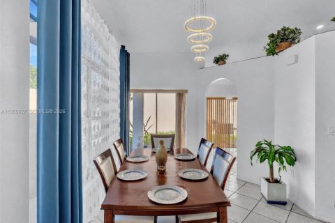 House in Miami, Florida 3 bedrooms, 159.61 sq.m. № 2030339 - photo 20