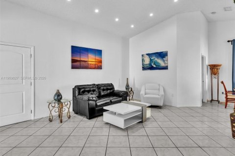 House in Miami, Florida 3 bedrooms, 159.61 sq.m. № 2030339 - photo 14