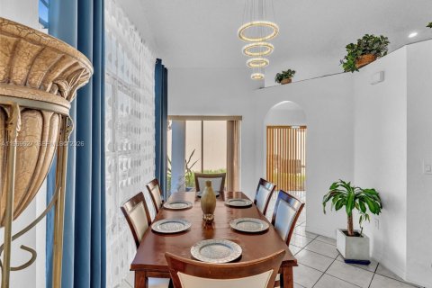 House in Miami, Florida 3 bedrooms, 159.61 sq.m. № 2030339 - photo 19