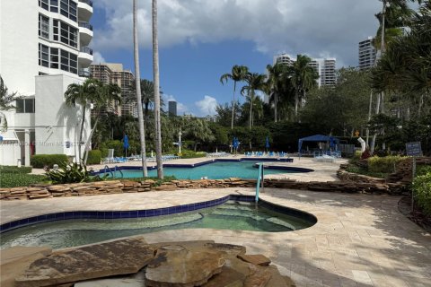 Снять в аренду кондоминиум в Авентура, Флорида 2 спальни, 128.21м2, № 1942954 - фото 22
