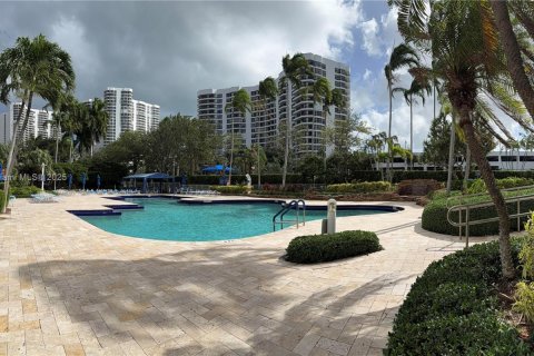 Снять в аренду кондоминиум в Авентура, Флорида 2 спальни, 128.21м2, № 1942954 - фото 24