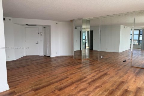 Снять в аренду кондоминиум в Авентура, Флорида 2 спальни, 128.21м2, № 1942954 - фото 2