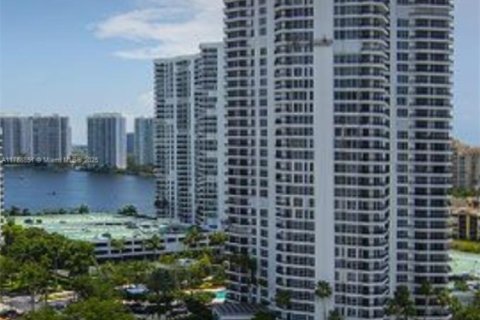 Снять в аренду кондоминиум в Авентура, Флорида 2 спальни, 128.21м2, № 1942954 - фото 17