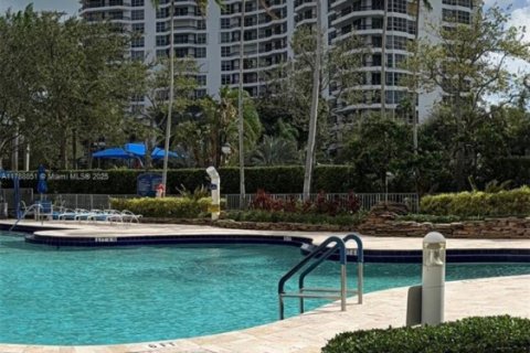 Снять в аренду кондоминиум в Авентура, Флорида 2 спальни, 128.21м2, № 1942954 - фото 1