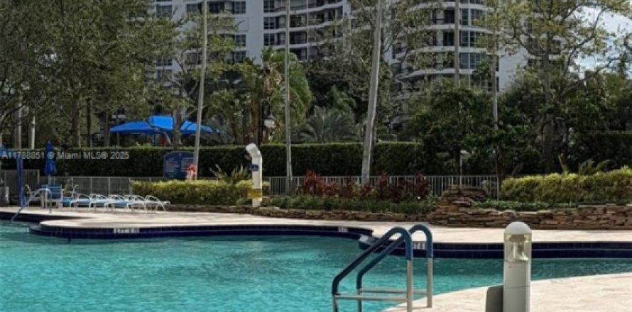 Кондоминиум с 2 спальнями в Авентура, Флорида № 1942954