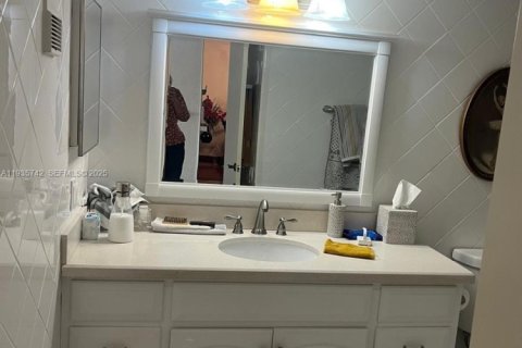 Condo in Sunrise, Florida, 2 bedrooms  № 1993873 - photo 20