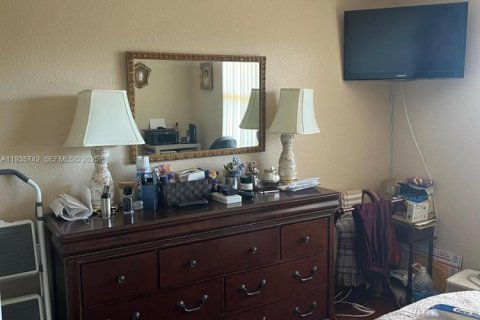 Condo in Sunrise, Florida, 2 bedrooms  № 1993873 - photo 24