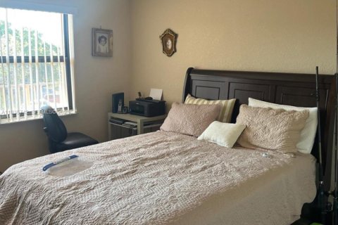 Condo in Sunrise, Florida, 2 bedrooms  № 1993873 - photo 23