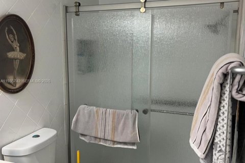 Condo in Sunrise, Florida, 2 bedrooms  № 1993873 - photo 21