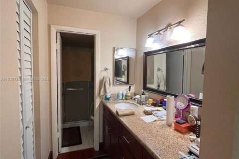 Condo in Sunrise, Florida, 2 bedrooms  № 1993873 - photo 29