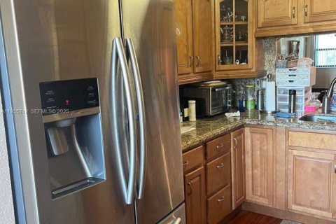 Condo in Sunrise, Florida, 2 bedrooms  № 1993873 - photo 8