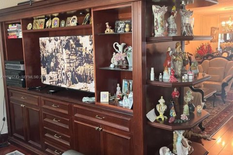 Condo in Sunrise, Florida, 2 bedrooms  № 1993873 - photo 16