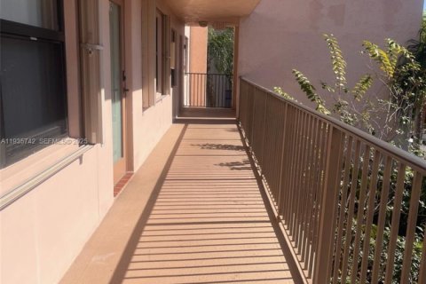 Condo in Sunrise, Florida, 2 bedrooms  № 1993873 - photo 2