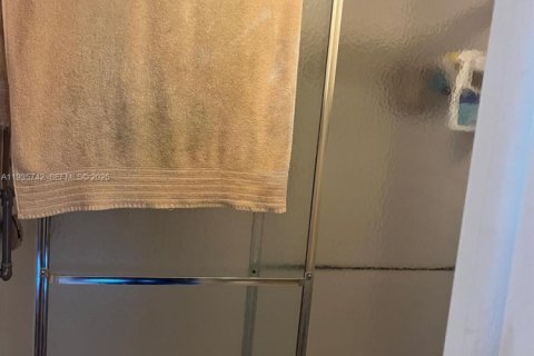 Condo in Sunrise, Florida, 2 bedrooms  № 1993873 - photo 30