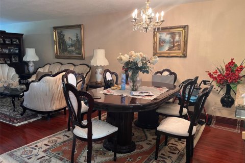 Condo in Sunrise, Florida, 2 bedrooms  № 1993873 - photo 14