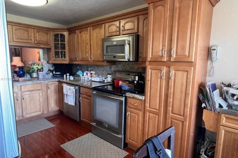 Condo in Sunrise, Florida, 2 bedrooms  № 1993873 - photo 5