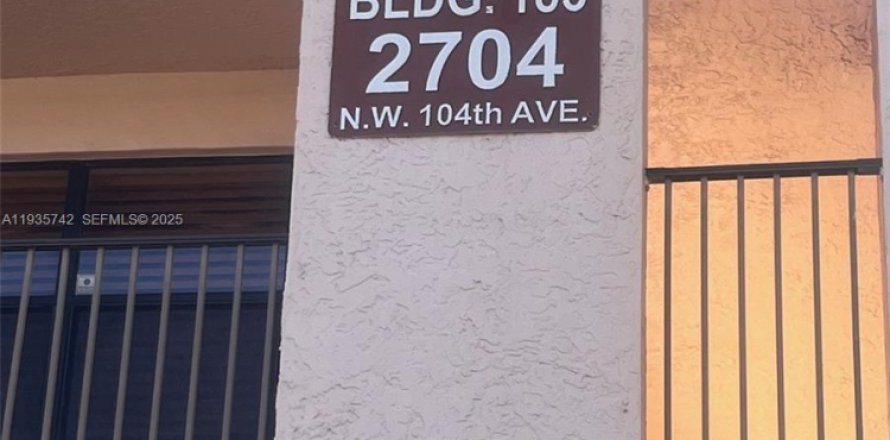 Condo in Sunrise, Florida, 2 bedrooms  № 1993873