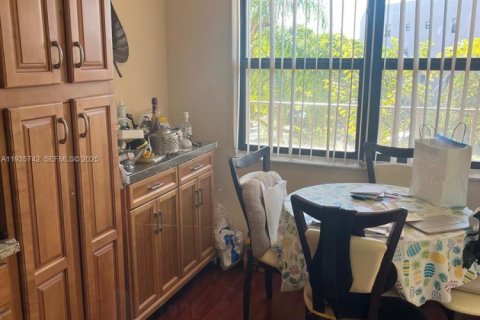 Condo in Sunrise, Florida, 2 bedrooms  № 1993873 - photo 7