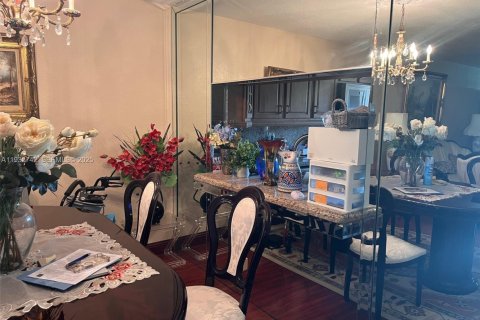 Condo in Sunrise, Florida, 2 bedrooms  № 1993873 - photo 15