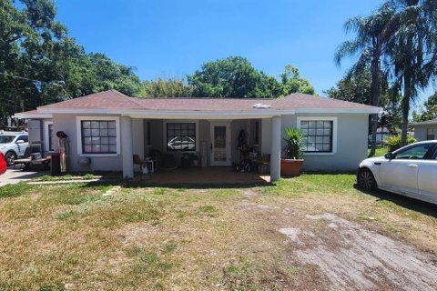 House in Tampa, Florida 5 bedrooms, 179.67 sq.m. № 2103795