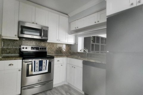 Купить кондоминиум в Майами, Флорида 2 спальни, 83.43м2, № 1957717 - фото 12