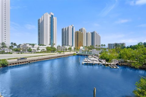 Condominio en alquiler en Sunny Isles Beach, Florida, 3 dormitorios, 171.78 m2 № 1849032 - foto 25
