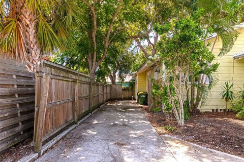 Villa ou maison à vendre à Sarasota, Floride: 2 chambres, 110.37 m2 № 2353512 - photo 19