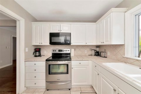 Villa ou maison à vendre à Sarasota, Floride: 2 chambres, 110.37 m2 № 2353512 - photo 4