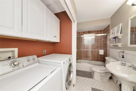 Villa ou maison à vendre à Sarasota, Floride: 2 chambres, 110.37 m2 № 2353512 - photo 10