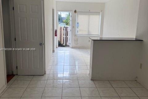 Touwnhouse à louer à Miami, Floride: 3 chambres, 106.84 m2 № 2039416 - photo 4