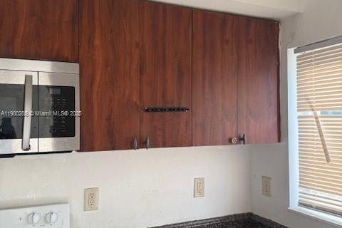 Touwnhouse à louer à Miami, Floride: 3 chambres, 106.84 m2 № 2039416 - photo 2