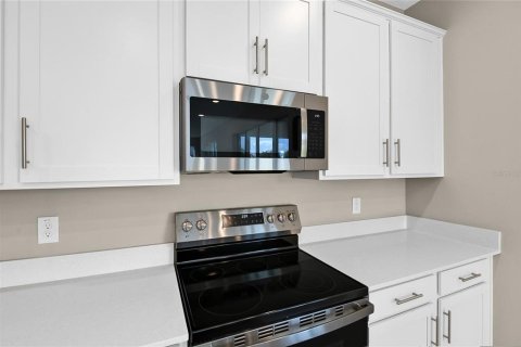 Casa en venta en Apopka, Florida, 4 dormitorios, 213.68 m2 № 1899075 - foto 4