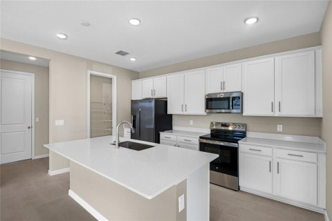 Casa en venta en Apopka, Florida, 4 dormitorios, 213.68 m2 № 1899075 - foto 3