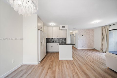 Condo in Miami Gardens, Florida, 2 bedrooms  № 1892798 - photo 13