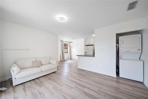 Condo in Miami Gardens, Florida, 2 bedrooms  № 1892798 - photo 6