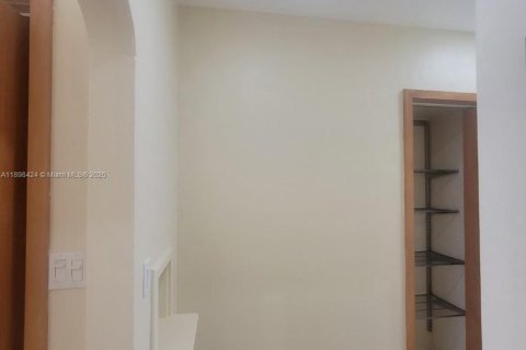 Купить кондоминиум в Майами-Бич, Флорида 1 спальня, 56.21м2, № 1950538 - фото 19