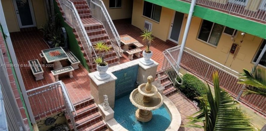 Кондоминиум с 1 спальней в Майами-Бич, Флорида № 1950538