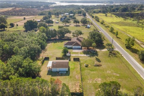 House in Clermont, Florida 3 bedrooms, 211.82 sq.m. № 1757080 - photo 4