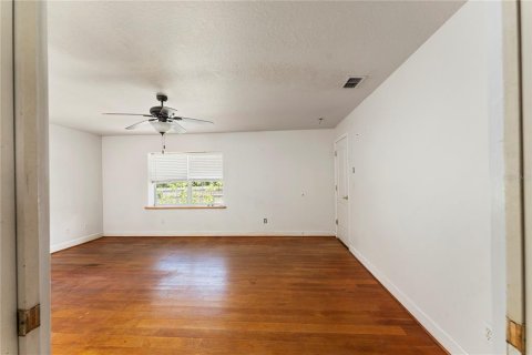 House in Clermont, Florida 3 bedrooms, 211.82 sq.m. № 1757080 - photo 20