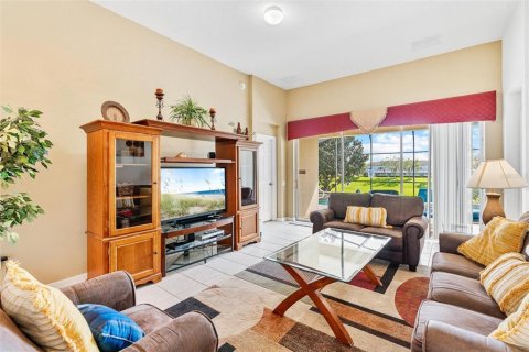 Villa ou maison à vendre à Kissimmee, Floride: 5 chambres, 231.7 m2 № 2309004 - photo 4