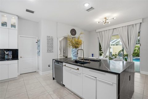 House in Lutz, Florida 4 bedrooms, 292.46 sq.m. № 2095462 - photo 21