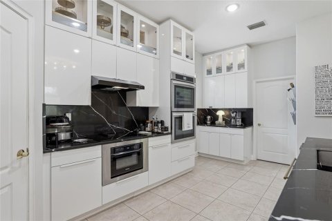 House in Lutz, Florida 4 bedrooms, 292.46 sq.m. № 2095462 - photo 24