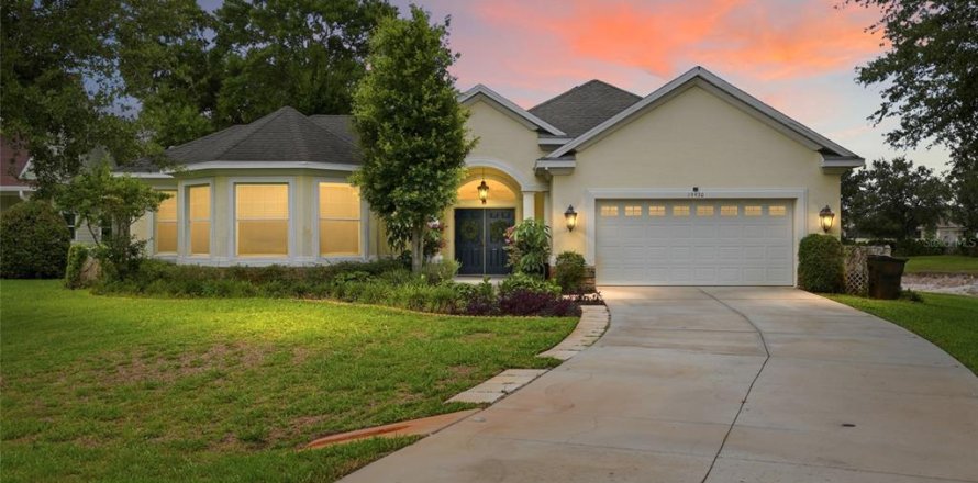 House in Lutz, Florida 4 bedrooms, 292.46 sq.m. № 2095462