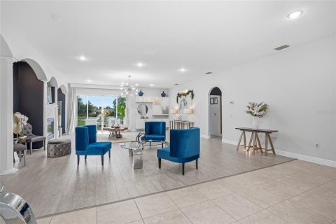 House in Lutz, Florida 4 bedrooms, 292.46 sq.m. № 2095462 - photo 8
