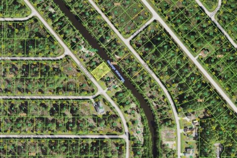 Terreno en venta en Port Charlotte, Florida № 1406760 - foto 1